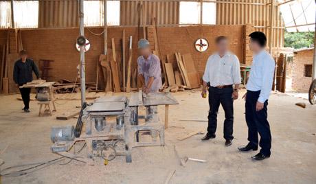 xuong san xuat do go