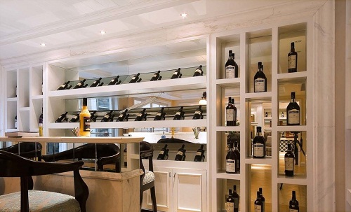 tủ rượu âm tường