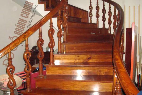 cầu thang gỗ